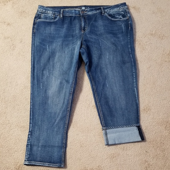 Womens Plus Size Cuffed Ankle Jeans - Picture 2 of 7